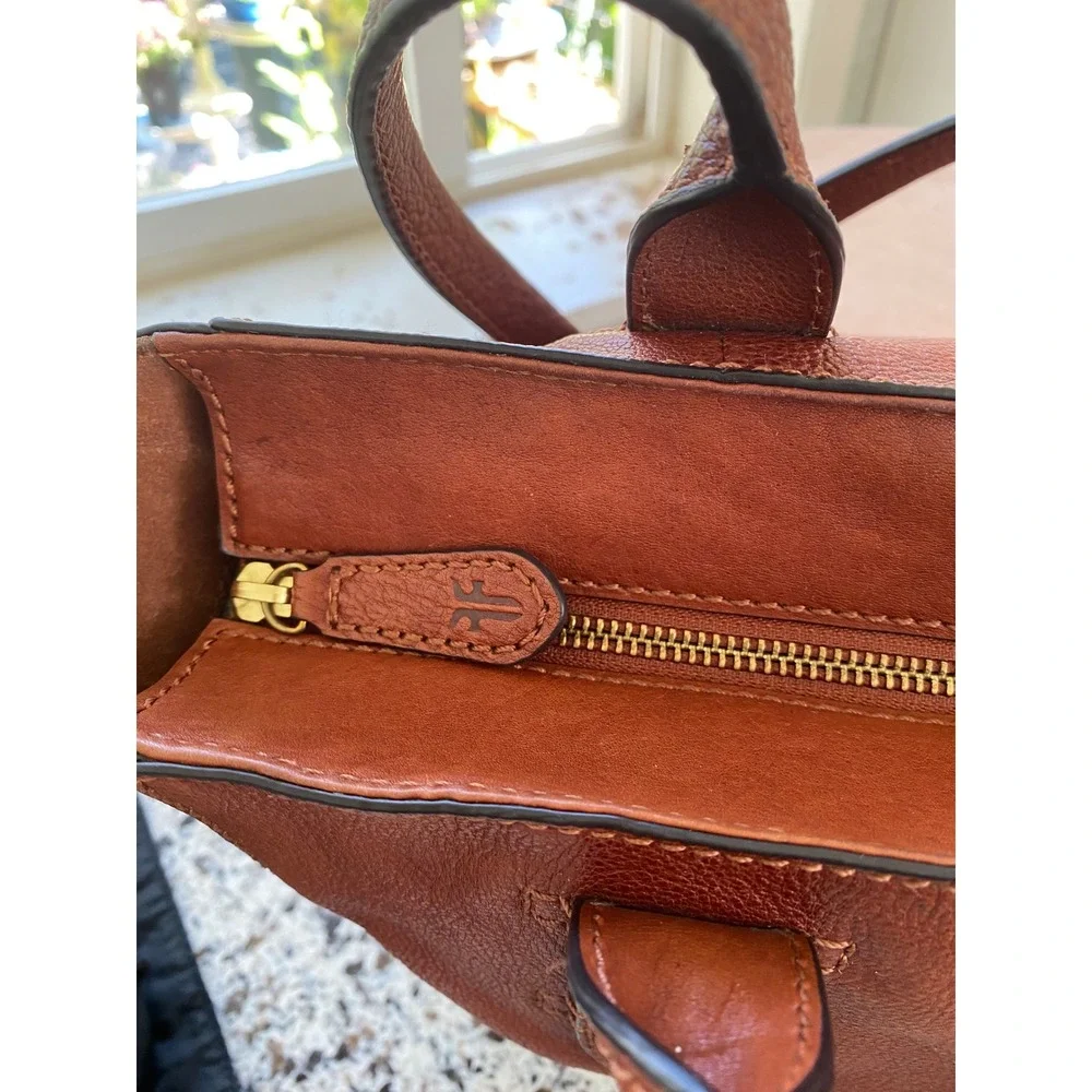 Frye  Lucy Side Pocket Leather Tote Bag Women OS Cognac Brown Pebbled Zip Top